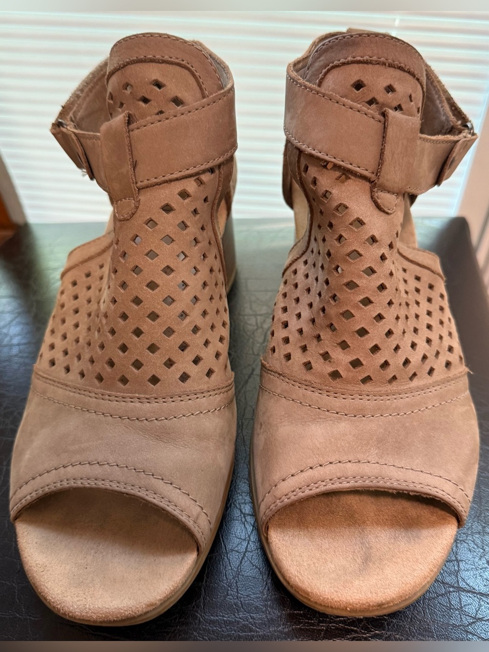 Cobb Hill Women’s Size 9 Leather Peep Toe Shoes